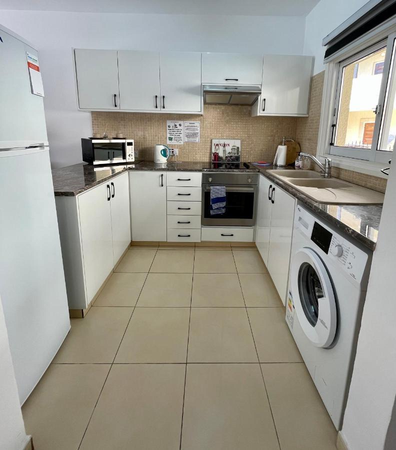 109 Queens Gardens, Paphos Leilighet Eksteriør bilde